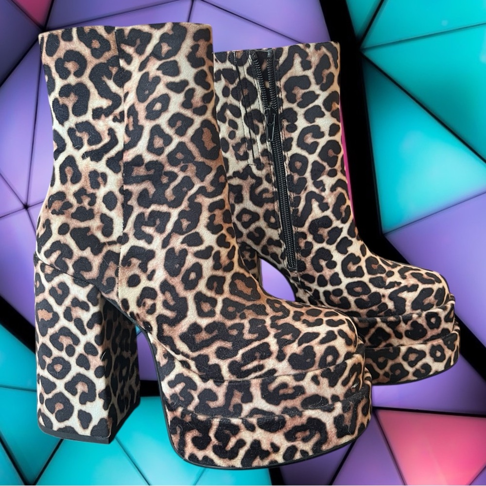 NWT Steve Madden Funky Chunky Leopard Platform COBRA Boots! (*7–runs big!)